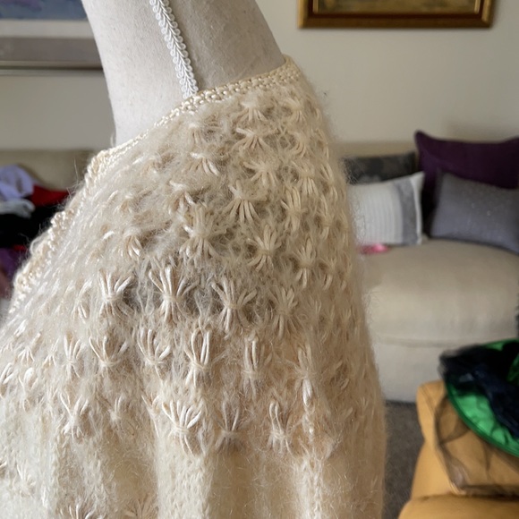 Vintage Saks Fifth Avenue Cream Knit Sweater - Picture 7 of 10